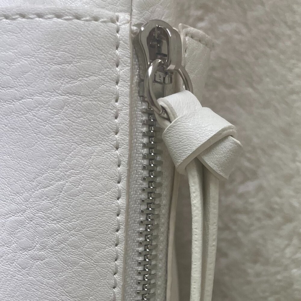 Steve Madden Medium Size Cream Color Faux Leather Bag w/Silver Accents - Picture 4 of 14